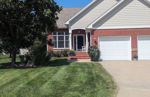 Hesston Casa | Meadow Lane Retreat Spacious 4-bedroom house in wonderful Hesston with AC, WiFi