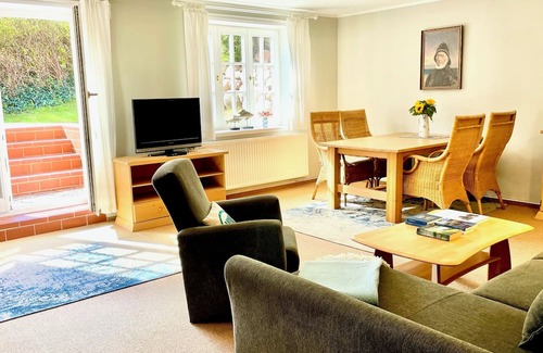 Ostseebad Ahrenshoop Apartamento | Spacious basement apartment near the beach