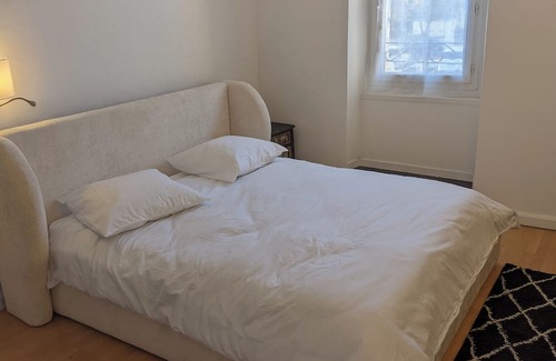 Le Thor Cama Y Desayuno | Chambre Voltaire, terrace on the banks of the Sorgue