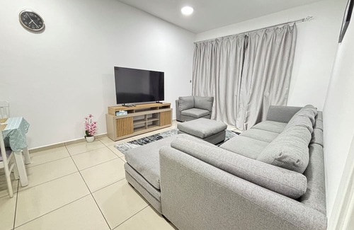 Dubai Media City Apartamento | Luxurious 1-Bedroom Apartment in Dubai Marina: Pool, Hot Tub & Workspace