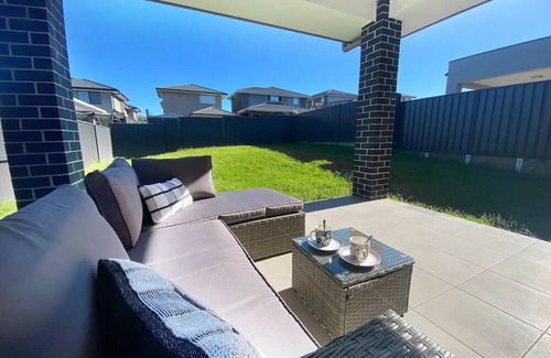 Kellyville Casa | Kellyville Adorable 5 Br Home near Parks & Shops