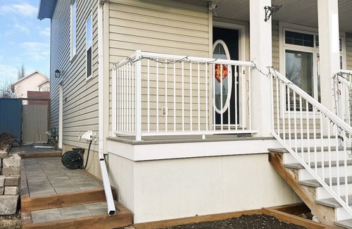 Northwest Calgary Casa | Amazing Location! 2 Bedroom Entire Basement Guest Suite - 8 min to YYC airport