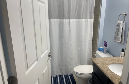 Burtonsville Casa | Charming 3-bedroom townhome in Burtonsville with a great view