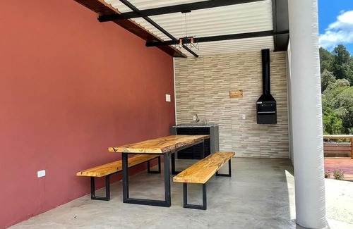 Campos do Jordao Casa | SONHO EM CAMPOS: CASA COM 2 LOFTS PERTINHO DA DUCHA DE PRATA