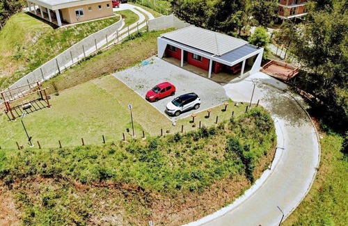 Campos do Jordao Casa | SONHO EM CAMPOS: CASA COM 2 LOFTS PERTINHO DA DUCHA DE PRATA