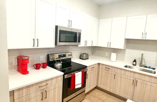 Nor Este Apartamento | 1br/1bath - Corner Luxury Apartment. 7 min from Balloon Fiesta Park. Views! n