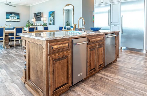 Fort Morgan Casa | Postcard views from your home equipped with a dream kitchen! Come enjoy luxurious living in a highly sought-after neighborhood in Fort Morgan.