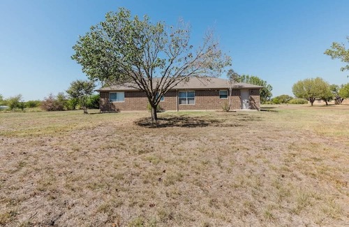 Oak Point Casa | Cozy 3BR Family Home with Large Yard, Sleeps 7