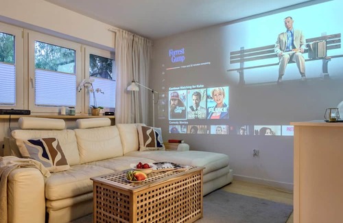 Rakowiec Apartamento | Charming Apartment Near Chopin Airport with Private Home Theater!