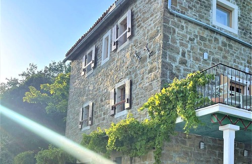 Oprtalj Cabaña | Charming 2-bedroom cottage with swimmingpool in welcoming Oprtalj with WiFi, AC