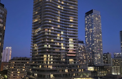 Bay Cloverhill Condominio | Luxurious City Retreat with Stunning Views, Modern Amenities & Prime Location!nn
