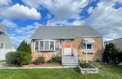 Cheektowaga Casa | Cozy Home in Cheektowaga