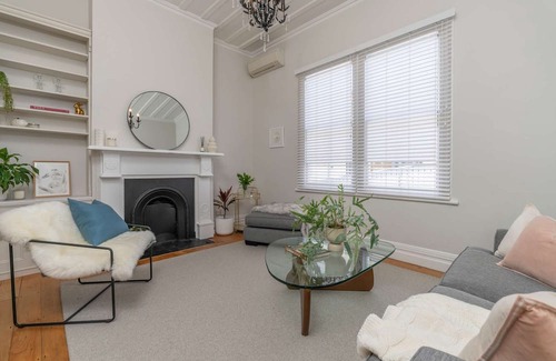 Kingsland Casa | Spacious 4-bedroom house in marvelous Auckland with WiFi, AC