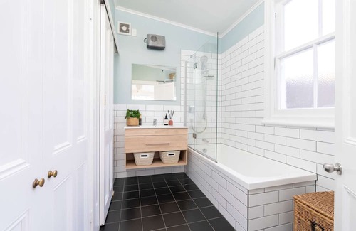 Kingsland Casa | Spacious 4-bedroom house in marvelous Auckland with WiFi, AC