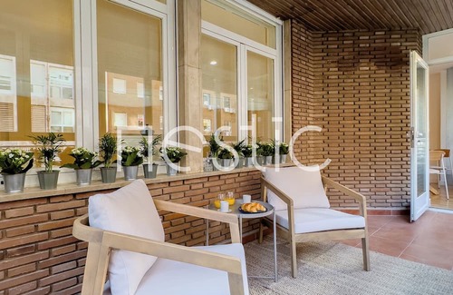 Trafalgar Apartamento | CLARAVAL: Apartment + Office Room in Chamberí