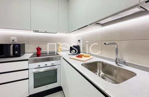 Trafalgar Apartamento | CLARAVAL: Apartment + Office Room in Chamberí