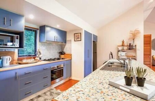 Mowbray Casa | Valley Views Lodge- Country home in Port Douglas