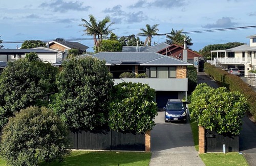 Omanu Casa | Valley Road Beach house - central Mt location & only 200 mtrs from beach