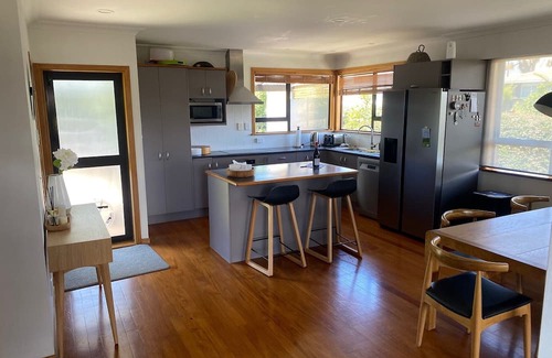 Omanu Casa | Valley Road Beach house - central Mt location & only 200 mtrs from beach