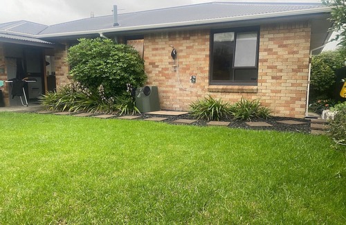Omanu Casa | Valley Road Beach house - central Mt location & only 200 mtrs from beach