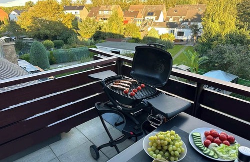 Roggendorf/Thenhoven Apartamento | Modern, spacious apartment with home office and balcony