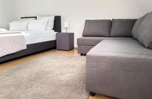 Roggendorf/Thenhoven Apartamento | Modern, spacious apartment with home office and balcony