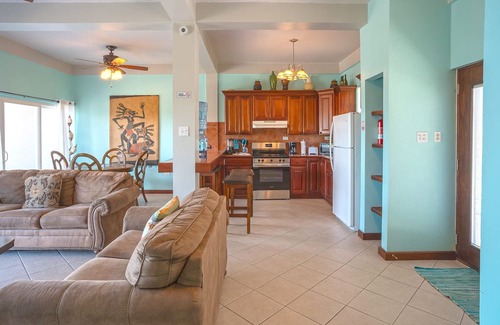 San Pedro Apartamento | Charming lakefront apartment with stunning views