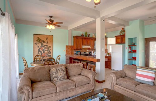 San Pedro Apartamento | Charming lakefront apartment with stunning views