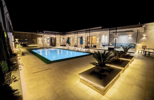 Al Rama Casa | Prime location, amenities & luxurious vibes
