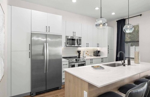 Pinecrest West Park Casa | Spacious New-Build 3Br Home Near Downtown Tampa