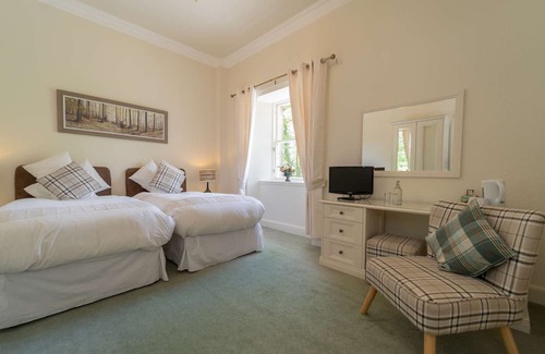 Livingston Cabina | This spacious twin room, located on the first floor, boasts relaxing neutral decor,