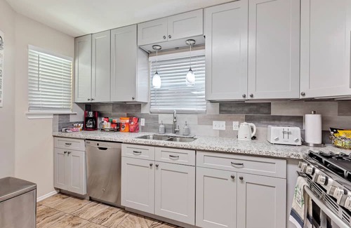 Greater Third Ward Casa | Charming 3 br house with WiFi, AC in enjoyable HoustonnNear NRG stadium/downtown