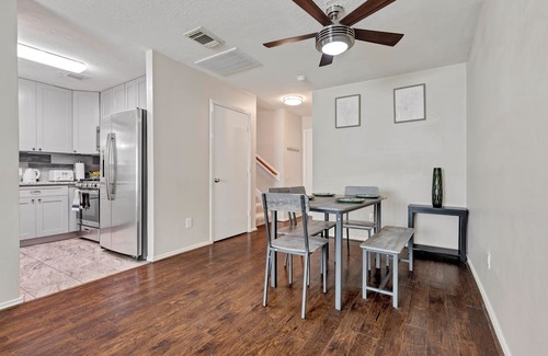 Greater Third Ward Casa | Charming 3 br house with WiFi, AC in enjoyable HoustonnNear NRG stadium/downtown