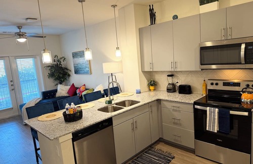 Wetmore Apartamento | Amazing Hill Country Vue, Home, pool, pet friendlyn
