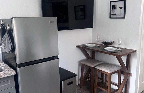 Des Moines Apartamento | "The Cozy Studio" Not shared space, in awesome Des Moines with AC, WiFi