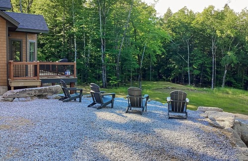 Sandwich Casa | NEW BUILD! Mountain views, minutes from Squam's Sandwich Beach and boat ramp!