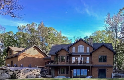 Sandwich Casa | NEW BUILD! Mountain views, minutes from Squam's Sandwich Beach and boat ramp!