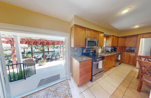 Big Coppitt Key Casa | 4BR/3BA Waterfront Home w/Pool, Tiki Bar, Dock, close to Key West, Sleeps 10
