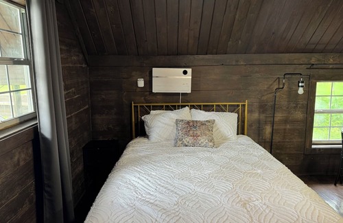 Crown Point Cabina | Cozy cabin in wonderful Marrero with WiFi, AC Cabin 6