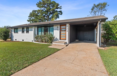 Northport Casa | Cottage on 26th - 3.5 miles from Bryant Denny Stadium