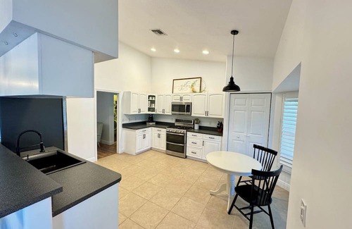 Jupiter Farms Casa | Charming 3-bedroom house with POOL and WiFi in Jupiter