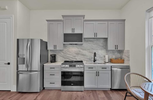 Stagecoach Casa | One Bedroom Casita with Kitchen On Lake Apache in the serene City of Stagecoach.