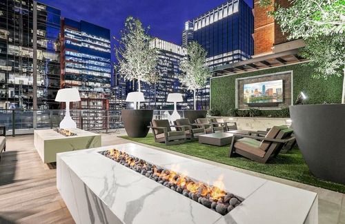 Civic District Condominio | Downtown Penthouse - 3bed 4bath in the Heart of the Action