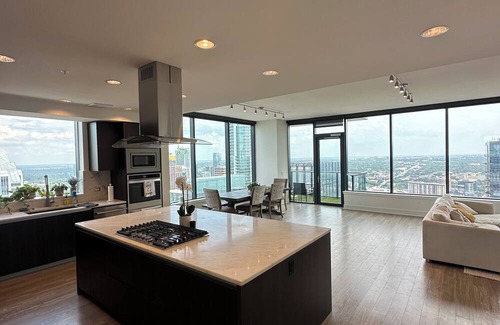 Civic District Condominio | Downtown Penthouse - 3bed 4bath in the Heart of the Action