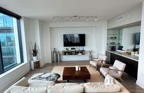 Civic District Condominio | Downtown Penthouse - 3bed 4bath in the Heart of the Action