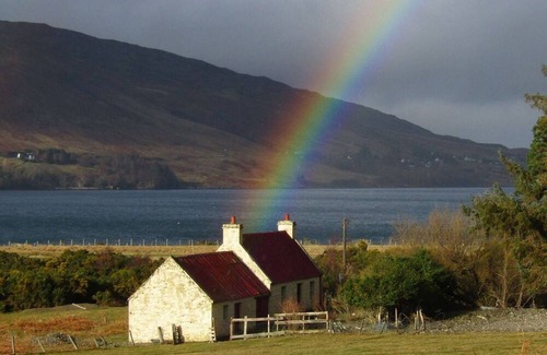 Garve Cabina | Luxury pods with a stunning loch view and access