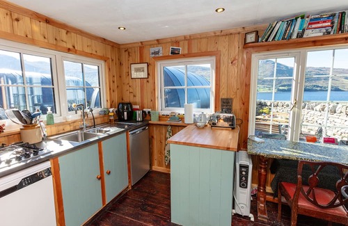 Garve Cabina | Family Luxury pod - stunning loch view and access