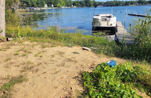 Greenville Apartamento | New! Robin's Nest - Cute Lakefront Tiny House with Private Dock and A/C!