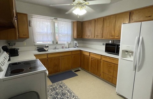 South Side Casa | Spacious 6-bedroom house with fitness room, WiFi in enchanting Billings
