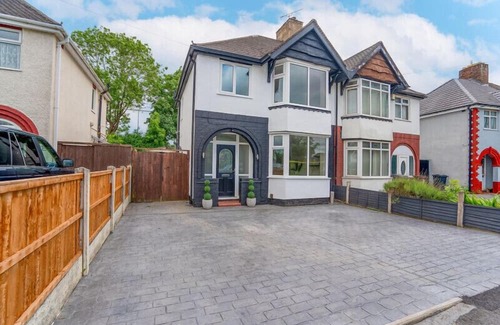 Wolverhampton Casa | Stylish House in Wolverhampton with Free Parking